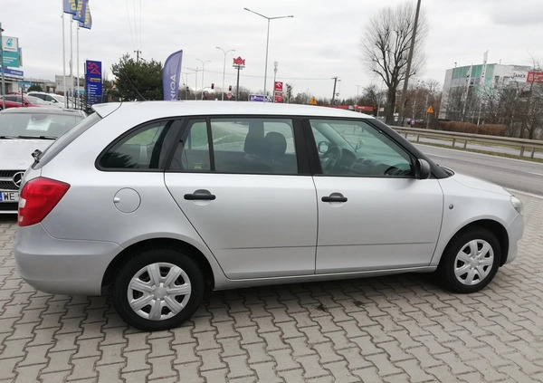 Skoda Fabia cena 15900 przebieg: 208000, rok produkcji 2011 z Piastów małe 121